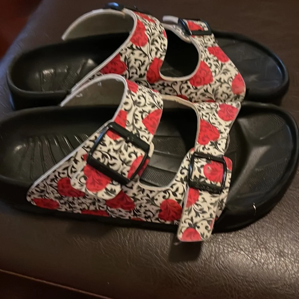 Birkis size 7 beautiful flower print slide on rubber sole. Pre owned great - Picture 2 of 9